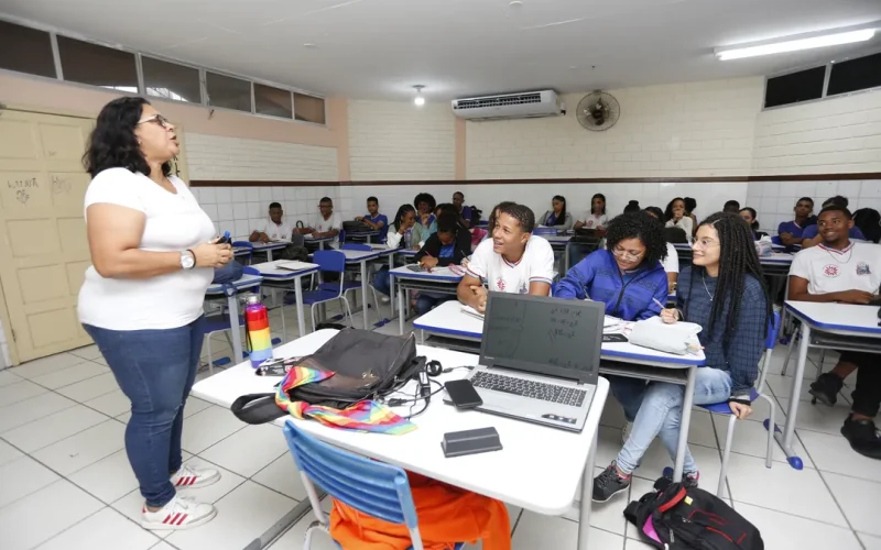 Professores de todo o Brasil terão reajuste em 2026 com aumento real