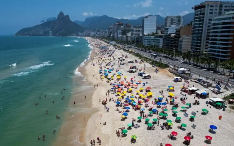 Brasil bate recorde e recebe 9 milhões de turistas em 2025