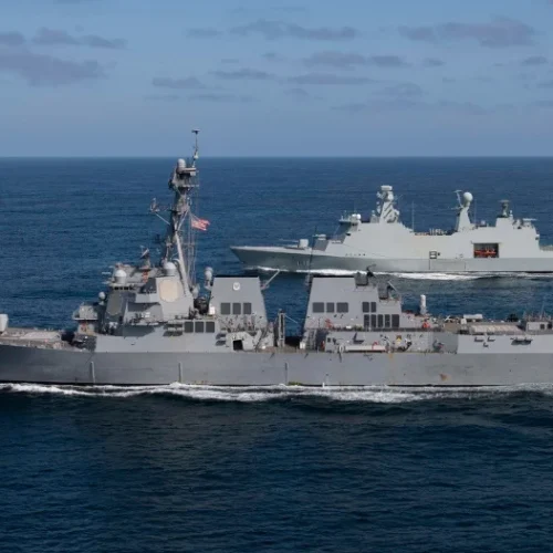 EUA enviam navios de guerra ao Caribe para combater cartéis latino-americanos