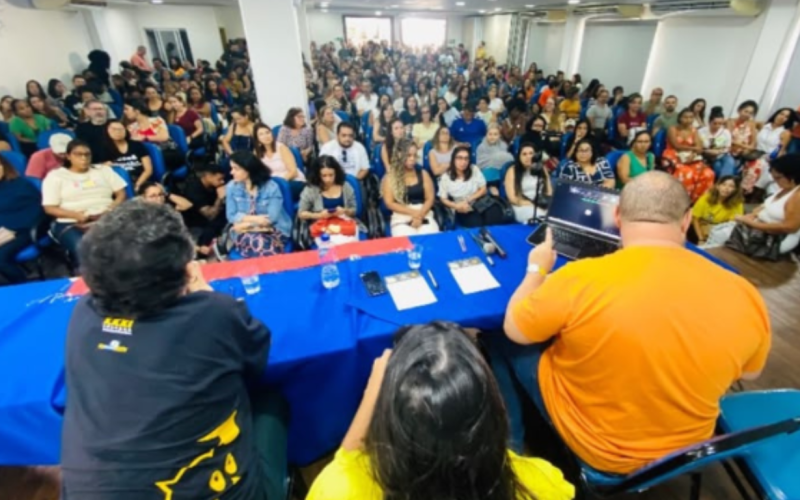 Professores da rede privada da Bahia decretam estado de greve
