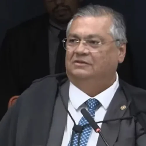 Como Moraes, Dino vota por condenação de Bolsonaro e mais 7 em trama golpista e cita crimes “insuscetíveis de anistia”
