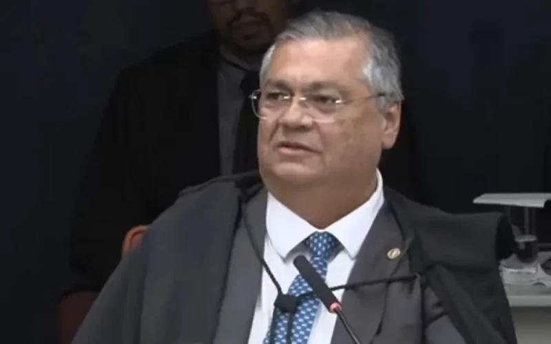 Como Moraes, Dino vota por condenação de Bolsonaro e mais 7 em trama golpista e cita crimes “insuscetíveis de anistia”