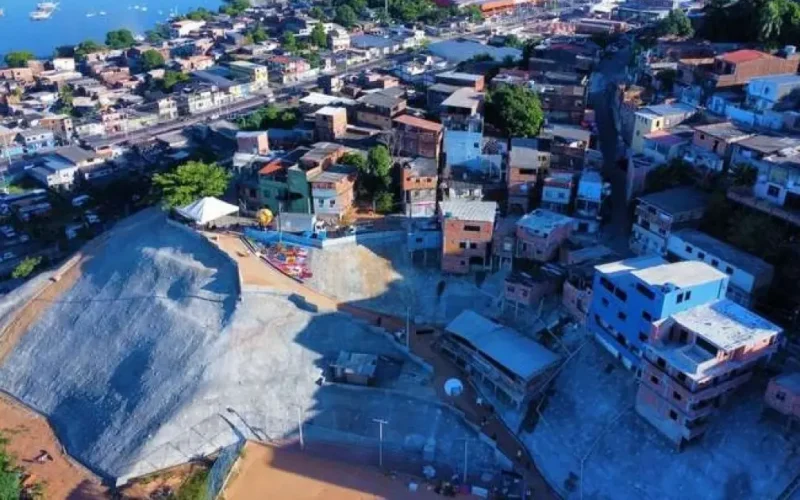 Menos da metade das vias em favelas baianas têm capacidade para a circulação de ônibus e caminhões