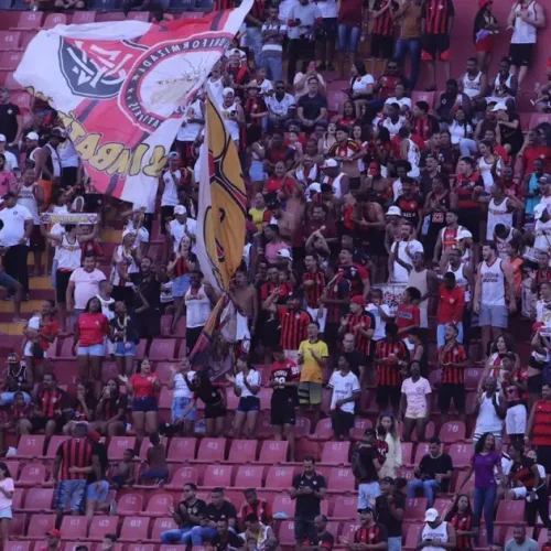 Com treino aberto à torcida, Vitória encerra preparação e define relacionados para o Ba-Vi