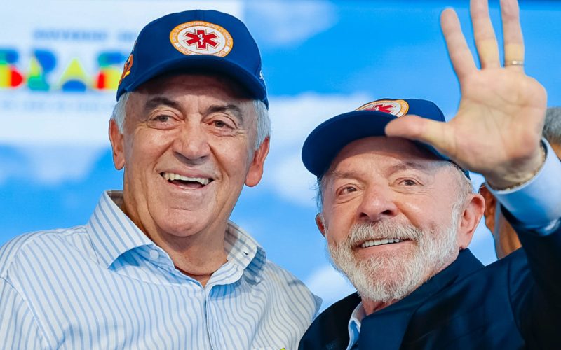 Aplaudido de pé em evento de Lula, Otto declara apoio a Rui e Wagner para o Senado