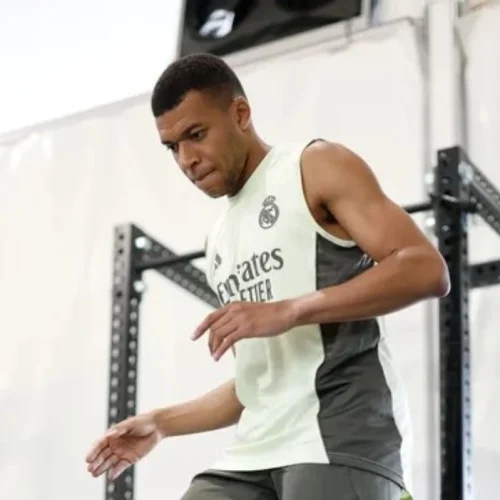 Mbappé retorna aos treinos, mas mudanças físicas chamam atenção, confira