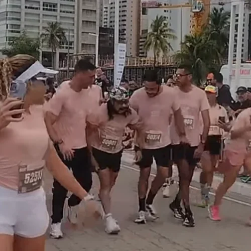 Assista cantor Bell Marque passa mal em corrida
