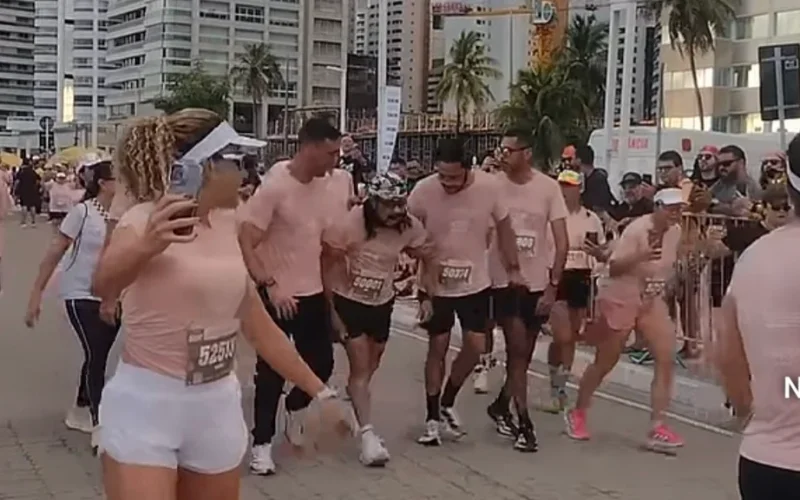 Assista cantor Bell Marque passa mal em corrida
