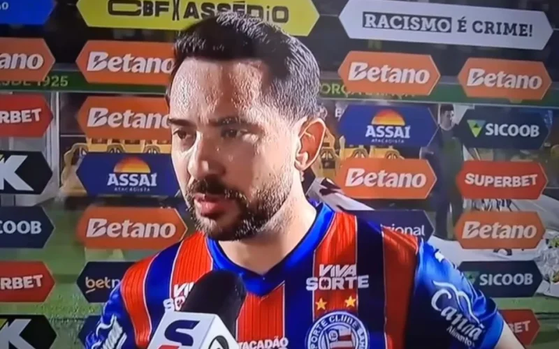 Everton Ribeiro diz no término do 1° tempo ” Vergonhoso “, Assista
