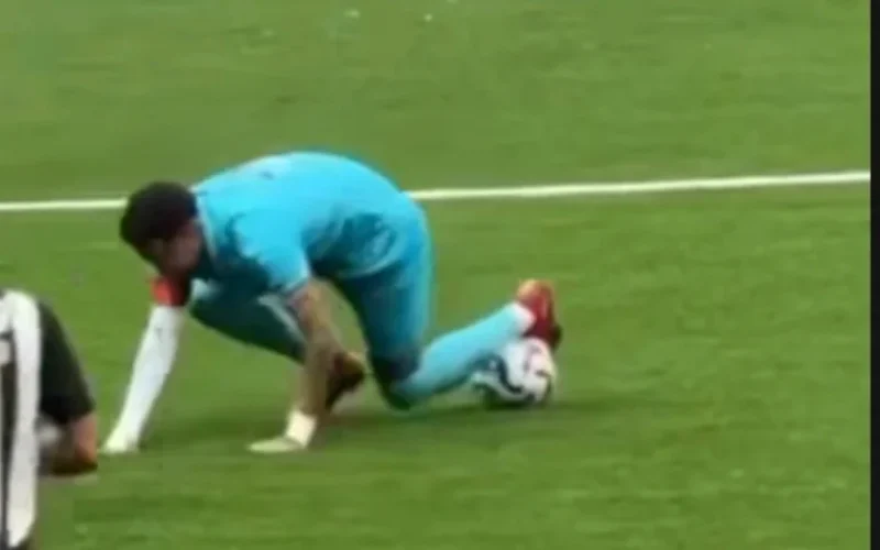 Vídeo- Neymar detona gramado sintético após jogo contra o Atlético-MG: ‘Comprovado, é uma m***’