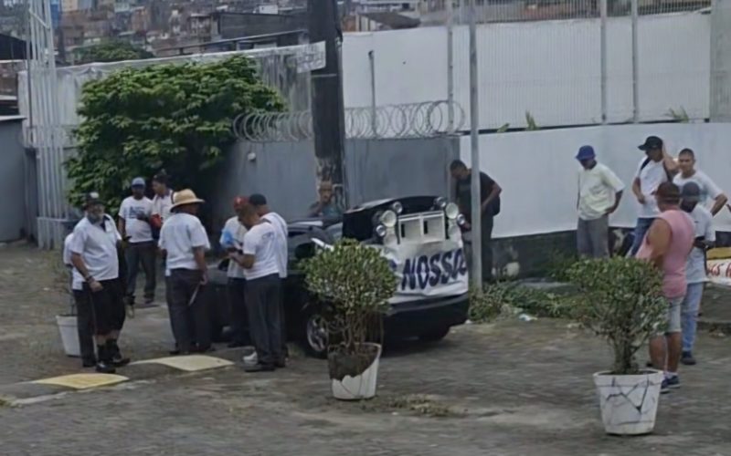 Assista um grupo de trabalhadores iniciam um protesto na Grande Bahia