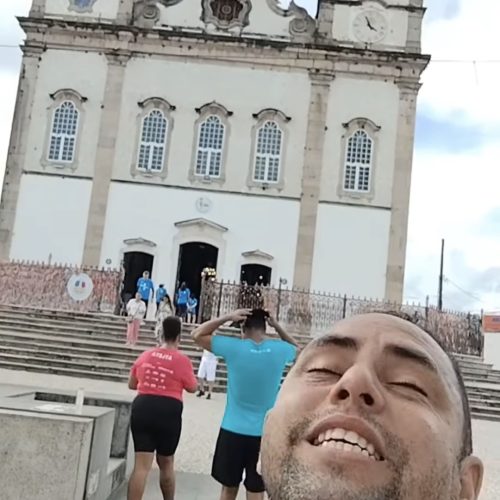 Assista o rodoviário e torcedor do Vitória que pagou a promessa da permanência do clube na série A