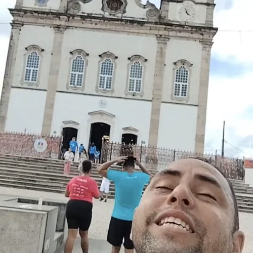 Assista o rodoviário e torcedor do Vitória que pagou a promessa da permanência do clube na série A