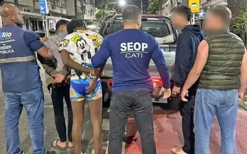 Dois turistas alemães ficam nus após assalto no Rio de Janeiro