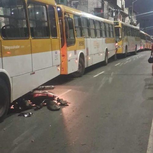 Acidente entre ônibus e moto provoca congestionamento na av. Suburbana