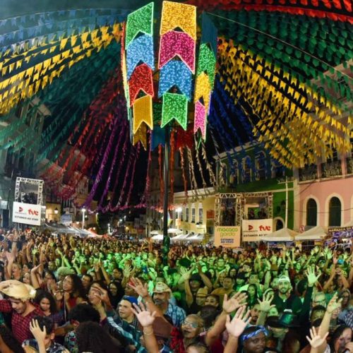 Pelourinho atinge lotação máxima pela segunda noite seguida durante show da Falamansa