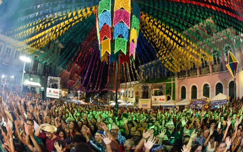 Pelourinho atinge lotação máxima pela segunda noite seguida durante show da Falamansa