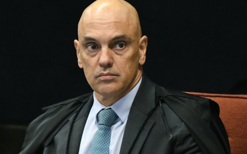 Alexandre de Moraes suspende pedidos de redução de pena baseados na Lei da Dosimetria