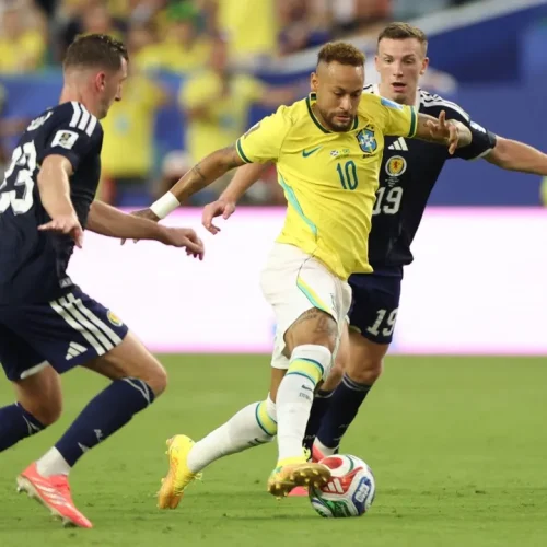 Ancelotti elogia mas não garante Neymar como titular contra o Japão