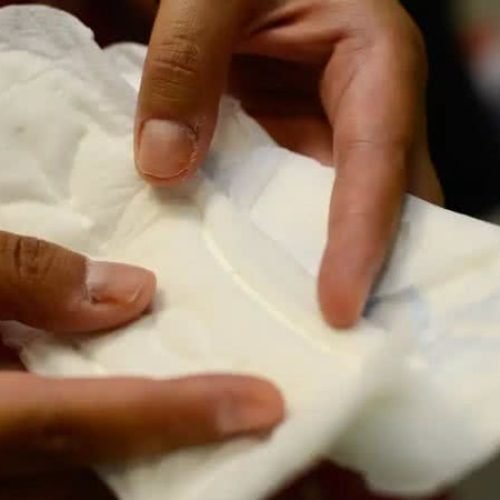 Mulheres podem ter folgas durante periodo menstrual; entenda o projeto