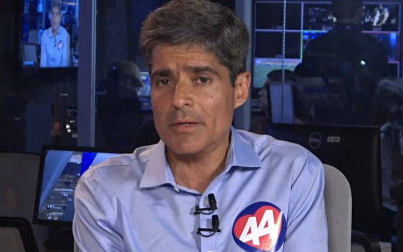 ACM Neto anuncia processo contra Jerônimo por calúnia