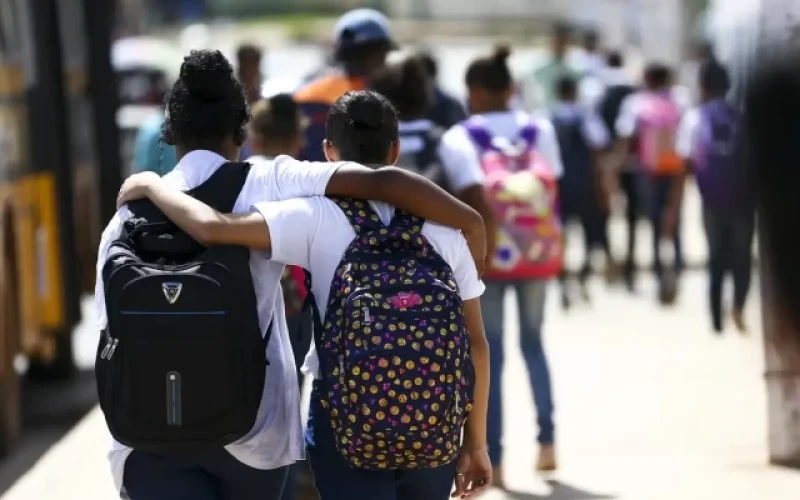 Adolescentes têm até dezembro para se vacinar contra HPV
