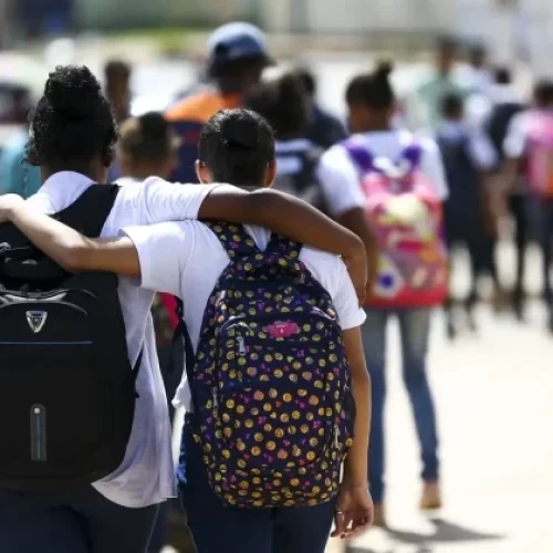 Adolescentes têm até dezembro para se vacinar contra HPV