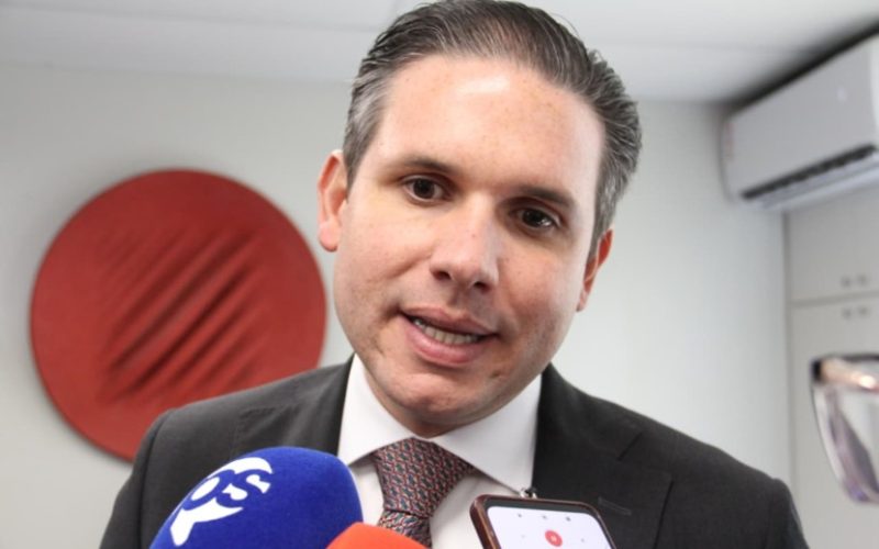 Hugo Motta deve abrir debates sobre fim da escala 6×1 na Paraíba