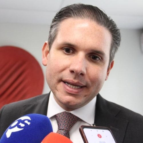 Hugo Motta deve abrir debates sobre fim da escala 6×1 na Paraíba