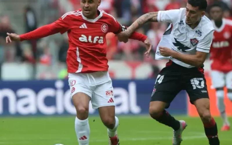 Vitória perde para o Inter na estreia de Carille e volta à zona de rebaixamento