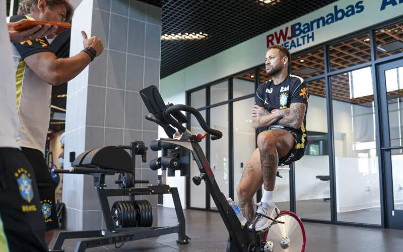 Neymar segue como dúvida para próximo jogo do Brasil
