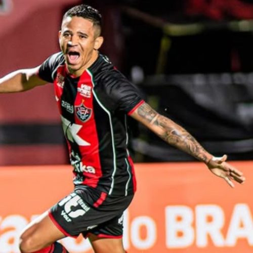 Em confronto de rubro-negros, Vitória leva a melhor e avança na Copa do Brasil