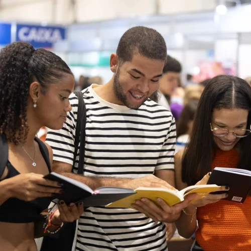 Prefeitura garante vale-livro de R$ 40 para estudantes que vão à Bienal do Livro Bahia