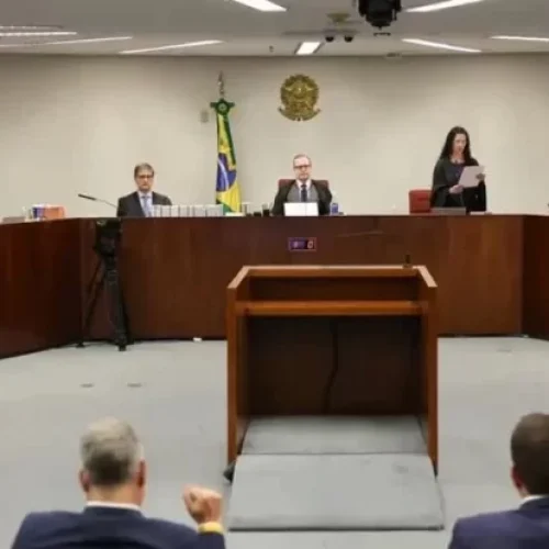 STF forma maioria para condenar Jair Bolsonaro por organização criminosa