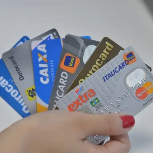 Endividamento quebra novo recorde e atinge 81,6 % da população brasileira