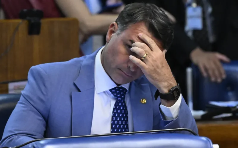 Lula pede investigação sobre criptomoedas distribuídas por apoio a Flávio Bolsonaro, assista o vídeo
