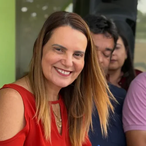 Cotada a vice-governadora da Bahia explica candidatura do marido e acordo com aliados