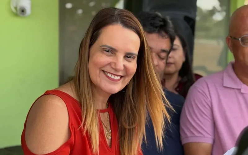 Cotada a vice-governadora da Bahia explica candidatura do marido e acordo com aliados