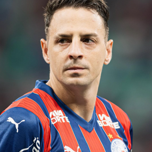 Em tom de despedida, lateral do Bahia publica vídeo emocionado nas redes: “Não sei o que virá”