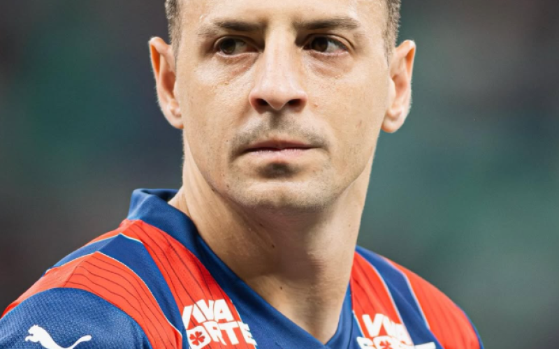 Em tom de despedida, lateral do Bahia publica vídeo emocionado nas redes: “Não sei o que virá”