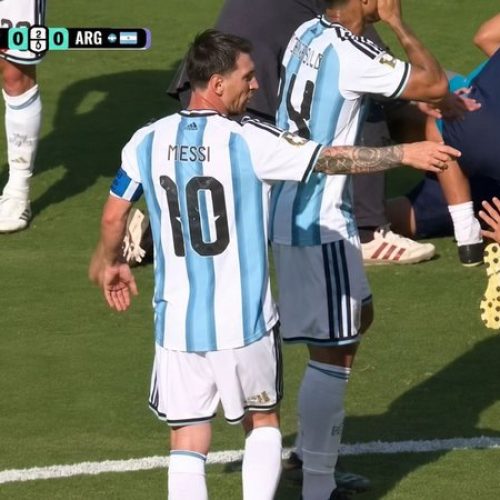 Jornal inglês detona Messi após confusão com jogador da Espanha na final da Copa do Mundo: “Se transformou em uma criança petulante”
