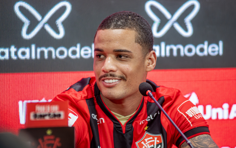 Vitória encaminha venda de Janderson ao futebol turco