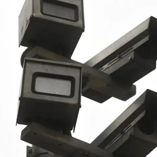 Radar com inteligência artificial começa a operar no trânsito de Salvador; entenda
