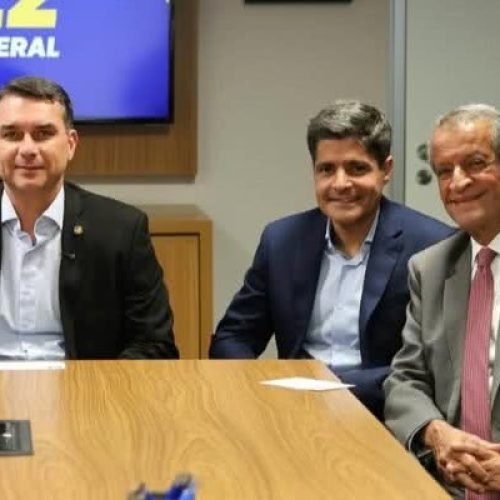 Prefeito expõe real relação entre Flávio Bolsonaro e ACM Neto: “Grande simpatia”