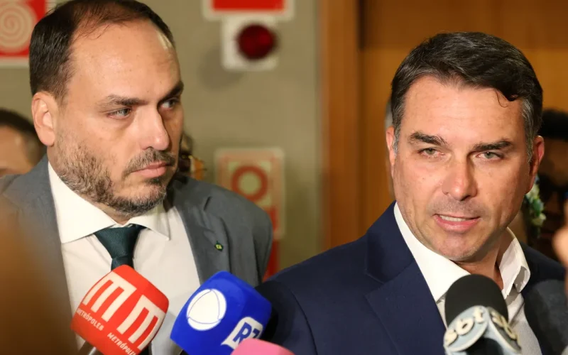 Flávio Bolsonaro provoca Lula após desistência do petista; entenda