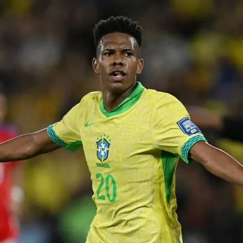 Assista, Fora da Copa por lesão, Estevão se diz curado em testemunho em igreja