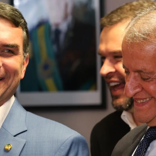 Flávio Bolsonaro defende Valdemar e fala sobre “perseguição”