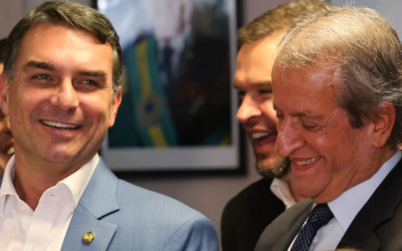 Flávio Bolsonaro defende Valdemar e fala sobre “perseguição”