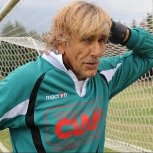 Goleiro de 83 anos anuncia retorno aos gramados