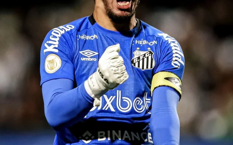 A pedido de Rogério Ceni, Bahia está próximo de anunciar a contratação do goleiro João Paulo, do Santos